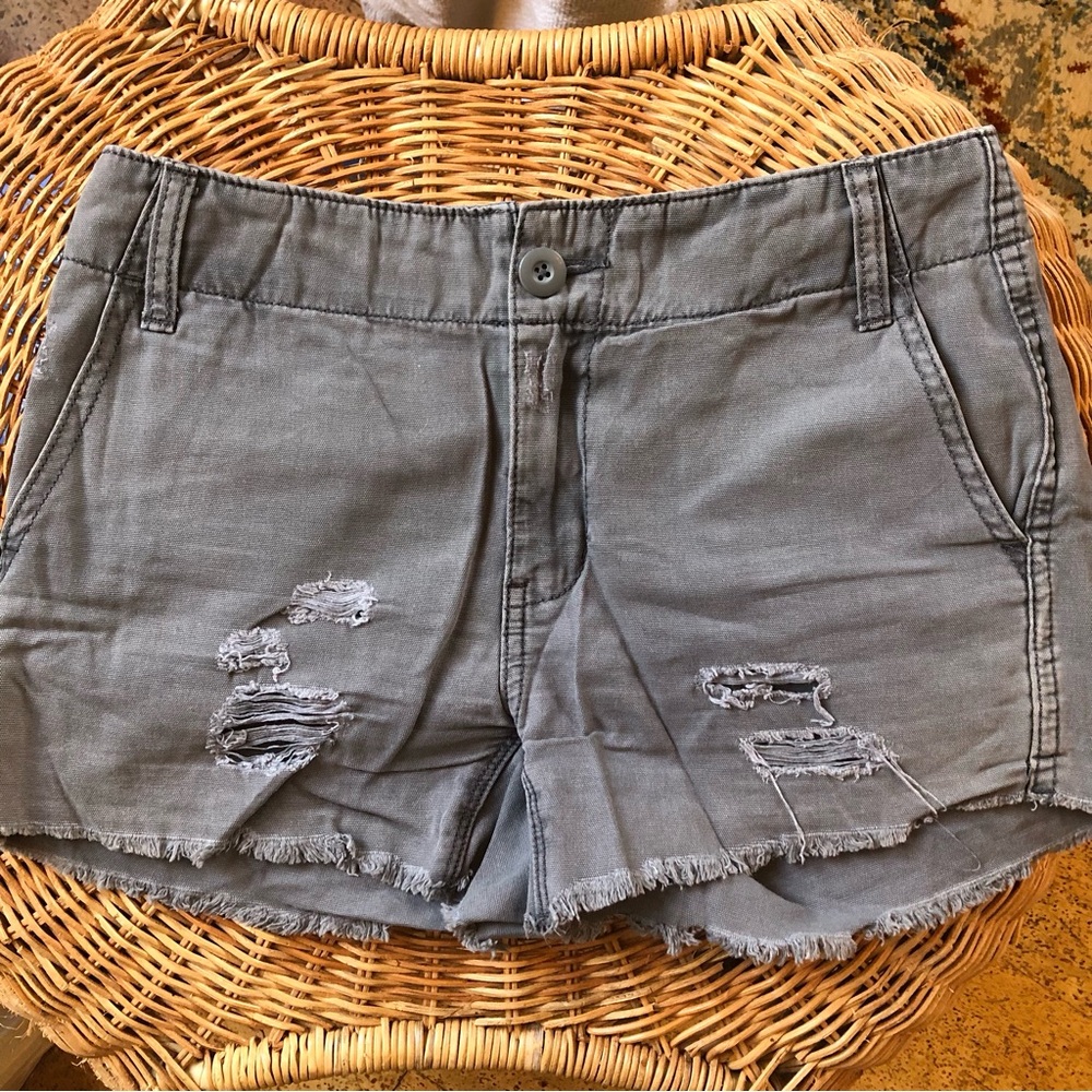 URBAN OUTFITTERS SHORTS